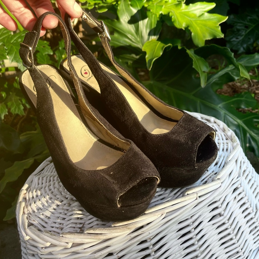 Elegant Black Peep-Toe Slingback Heels